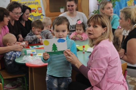Сотрудники областной детской библиотеки в гостях у малышей