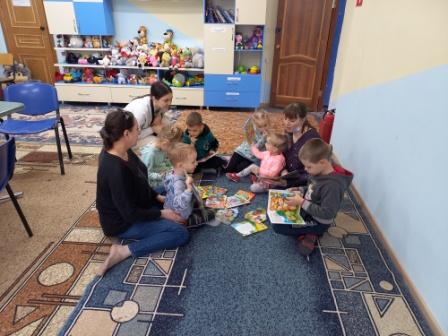 Детская библиотека в гостях у малышей 