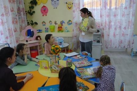 Специалисты библиотеки посетили центр «Улитка»