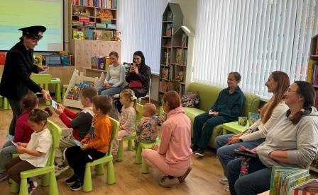 «Книжный паровозик» сделал остановку на «Станции Весёлого чтения»! 