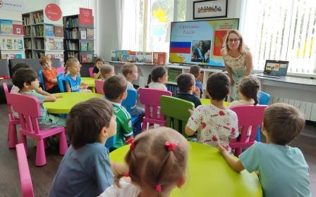 «Гордо реет флаг российский»: исторический экскурс