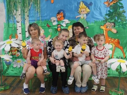 Специалисты детской библиотеки в гостях у «Капельки»