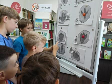 Дино-приключение в библиотеке: раскрываем семейные тайны древних ящеров! 