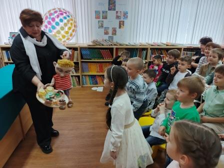 В библиотеке проходят праздничные мероприятия, посвящённые Дню матери