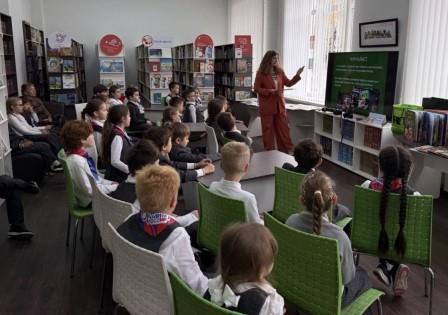 Журналист телеканала Russia Today встретилась с читателями Областной детской библиотеки