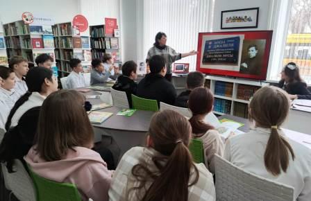 «Песнь свою я посвятил народу»: в детской библиотеке почтили память Мусы Джалиля