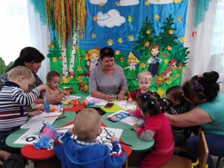 Специалисты детской библиотеки в гостях у «Капельки»