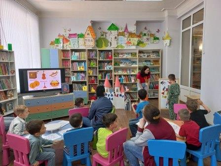 Выходные в детской библиотеке!