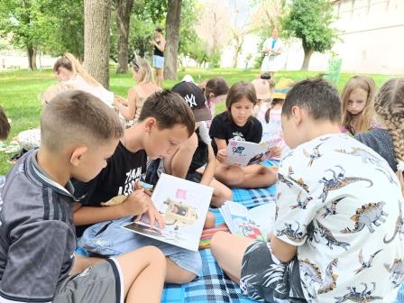 Книжный пикник в компании Шмяка!