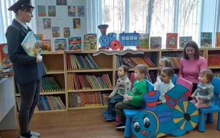 «Книжный паровозик» отправился в путь!