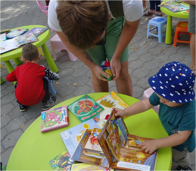 Парковый проект «С книжкой на скамейке» продолжается!