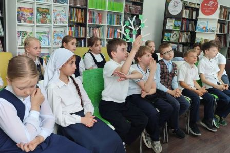 «Соблюдать и не нарушать»: в библиотеке прошёл информационный час о безопасности