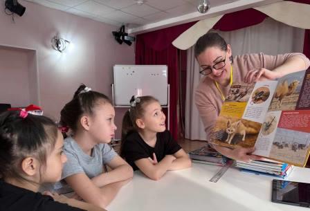 Специалисты детской библиотеки побывали в Центре помощи детям «Улитка»