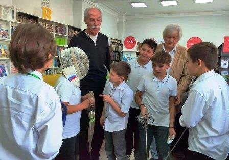 Федерация фехтования Астраханской области — в гостях у читателей Областной детской библиотеки