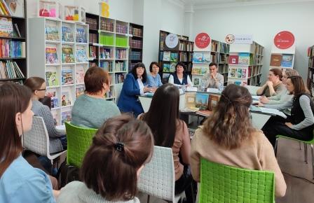 В Областной детской библиотеке прошло родительское собрание, посвященное краеведению