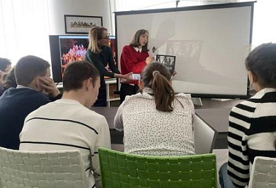 «Волшебный мир театра: от кулисы до аплодисментов!»