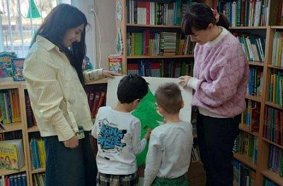 Волшебство творчества: как прошла арт‑игра «В лесу родилась ёлочка» в нашей библиотеке!
