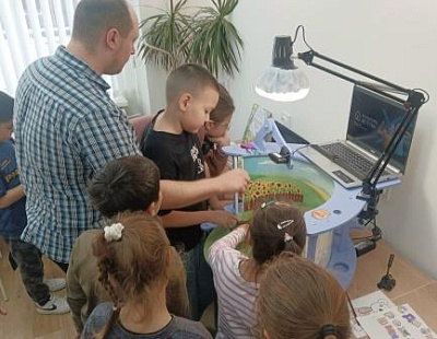 «С Днём рождения, Винни‑Пух!»: юные мультипликаторы создали праздничные открытки в библиотеке! 