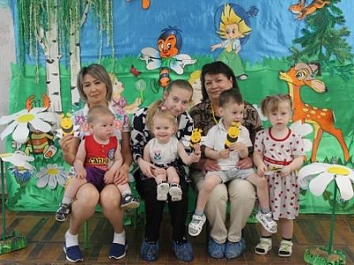 Специалисты детской библиотеки в гостях у «Капельки»