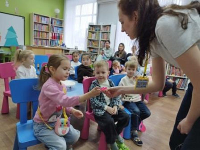 День матери в областной детской библиотеке