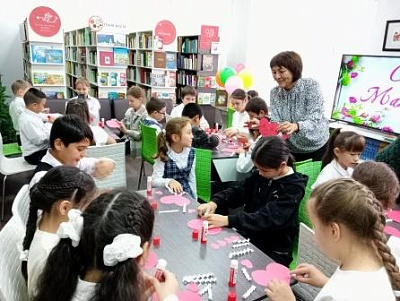В библиотеке проходят праздничные мероприятия, посвящённые Дню матери