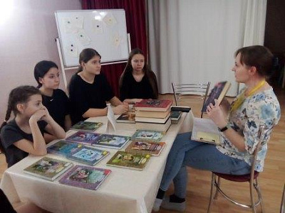 Сотрудники библиотеки посетили Центр помощи детям «Улитка»