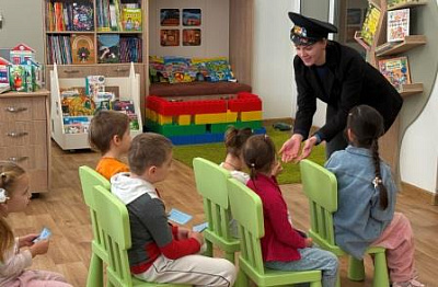 «Книжный паровозик» сделал остановку на «Станции Весёлого чтения»! 