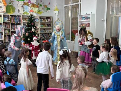 Новогодняя библиоёлка в детской библиотеке!